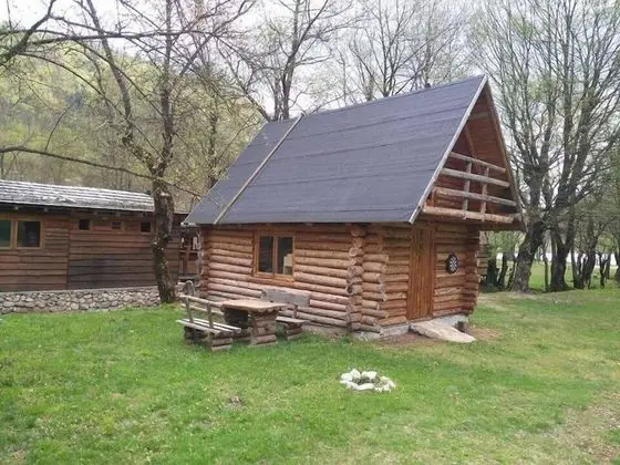 Brvnara (wooden house)