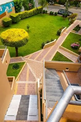 Stüdyo, Bahçe Manzaralı