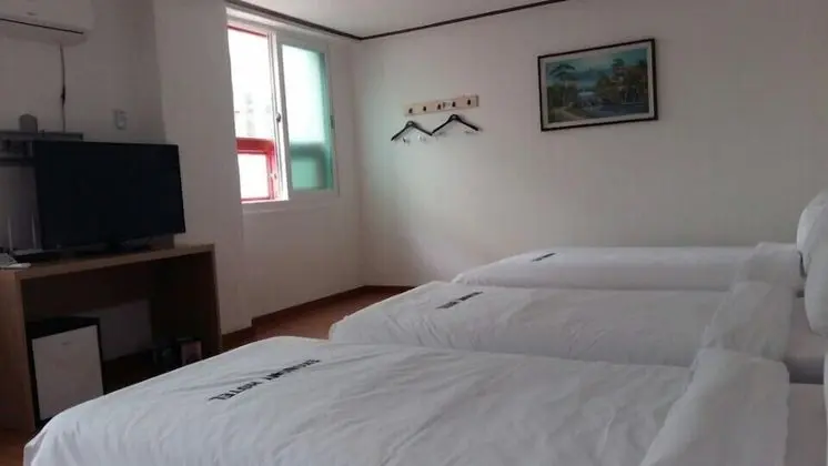 Üç Kişilik Oda