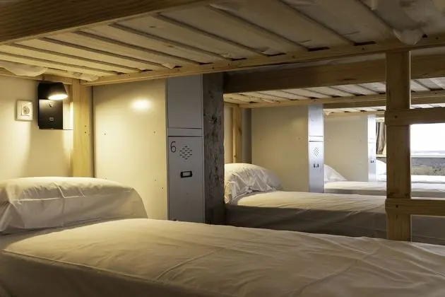 Ortak Ranzalı Oda, Ortak Banyo (One bed in a 14 mixed shared room)