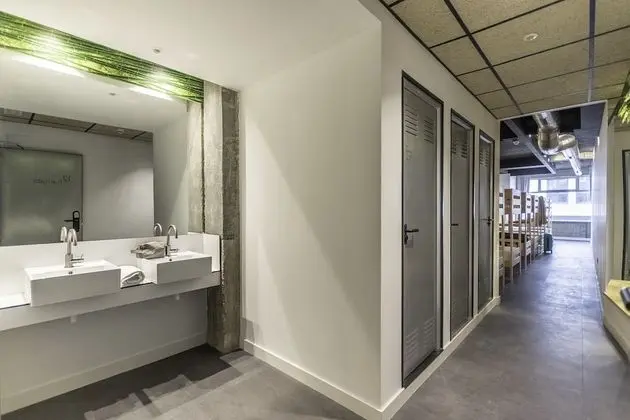 Ortak Ranzalı Oda, Ortak Banyo (One bed in a 14 mixed shared room)