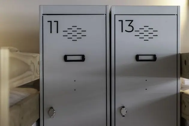 Ortak Ranzalı Oda, Ortak Banyo (One bed in a 14 mixed shared room)