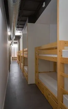 Ortak Ranzalı Oda, Ortak Banyo (One bed in a 14 mixed shared room)