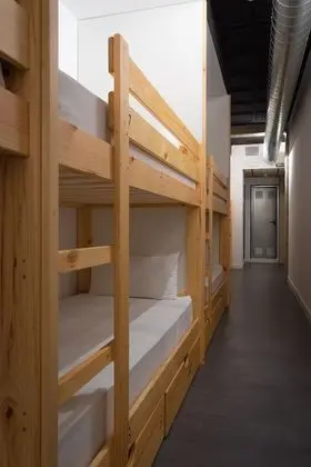 Ortak Ranzalı Oda, Ortak Banyo (One bed in a 14 mixed shared room)