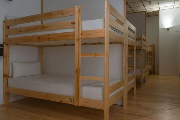 Ortak Ranzalı Oda, Ortak Banyo (One bed in a 14 mixed shared room)