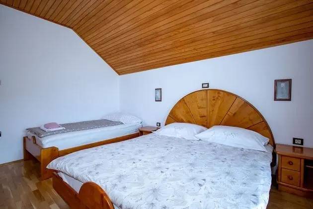 Traditional Üç Kişilik Oda