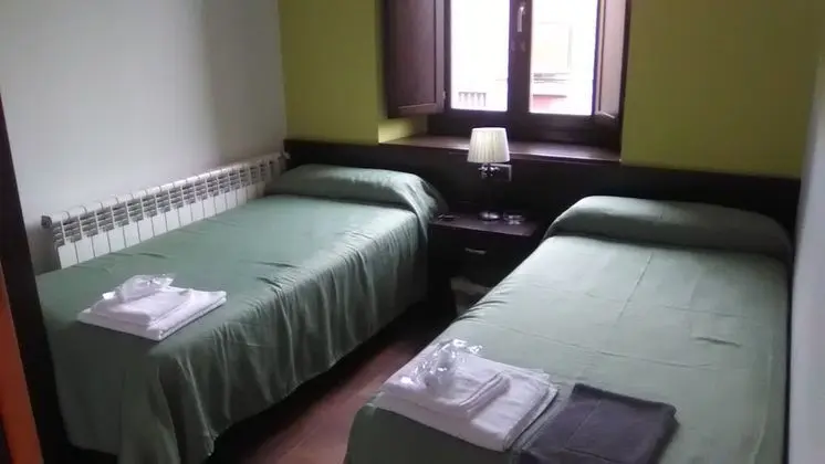 İki Ayrı Yataklı Oda, Ortak Banyo (Neila)