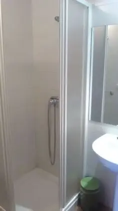 İki Ayrı Yataklı Oda, Ortak Banyo (Neila)