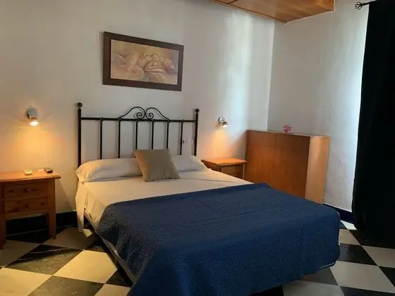 Tek Büyük Yataklı Oda, 1 Çift Kişilik Yatak