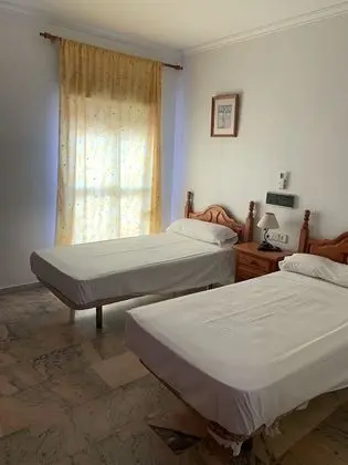 Tek Büyük Yataklı Oda, 2 Tek Kişilik Yatak