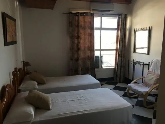 Tek Büyük Yataklı Oda, 2 Tek Kişilik Yatak