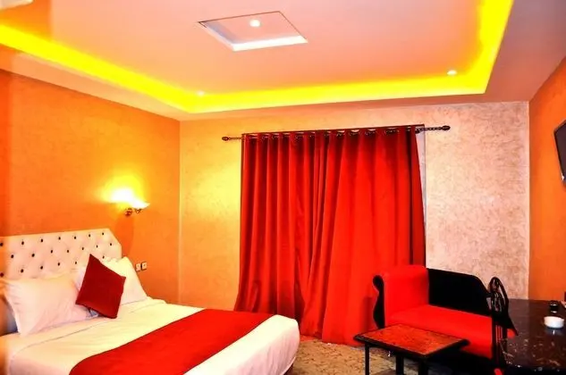 Tek Büyük Yataklı Oda, 1 Çift Kişilik Yatak