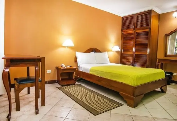 Standard Oda, 1 Büyük (Queen) Boy Yatak