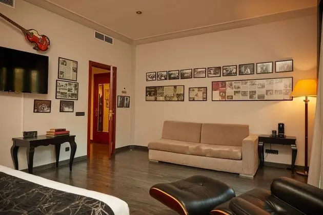 Design Tek Büyük Yataklı Oda (Beatles)