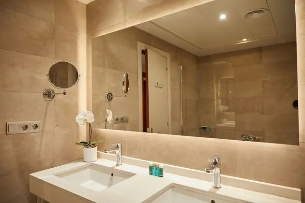 Design Tek Büyük Yataklı Oda (Beatles)