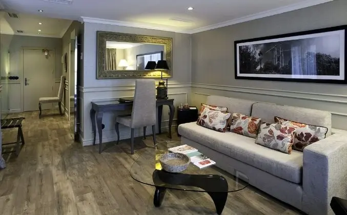 Superior Süit, Teras