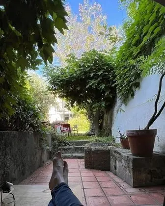 Standard Tek Büyük Yataklı Oda, Banyolu/Duşlu, Bahçe Manzaralı (Ground floor studio)