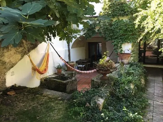 Standard Tek Büyük Yataklı Oda, Banyolu/Duşlu, Bahçe Manzaralı (Ground floor studio)