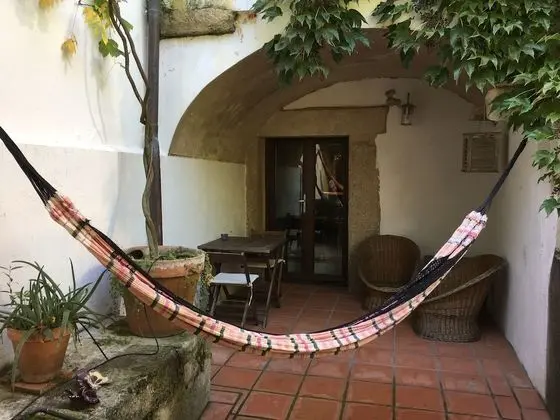 Standard Tek Büyük Yataklı Oda, Banyolu/Duşlu, Bahçe Manzaralı (Ground floor studio)