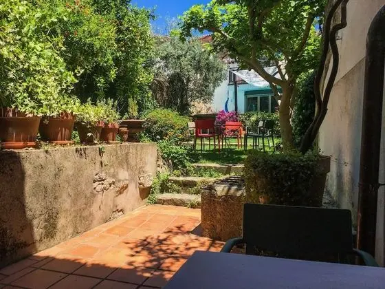 Standard Tek Büyük Yataklı Oda, Banyolu/Duşlu, Bahçe Manzaralı (Ground floor studio)