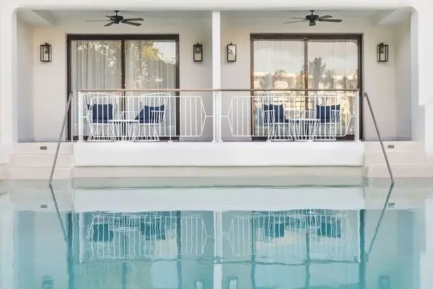Junior Suite Swim Up