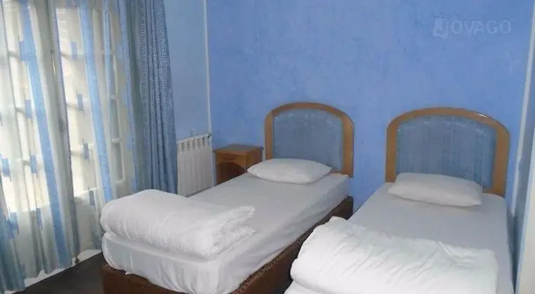 Üç Kişilik Oda, Sigara İçilmez