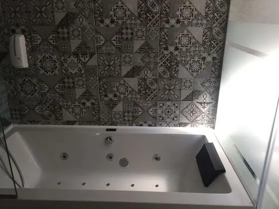 Tek Büyük Yataklı Oda, Jakuzi