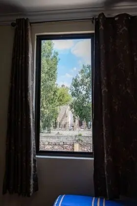 Basic Tek Büyük Yataklı Oda