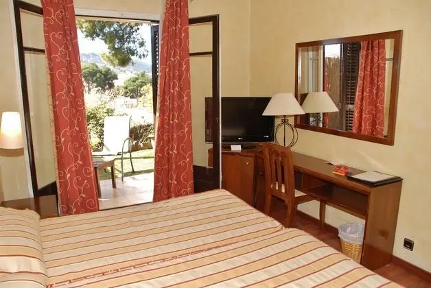 Superior Tek Büyük veya İki Ayrı Yataklı Oda (con jardín)