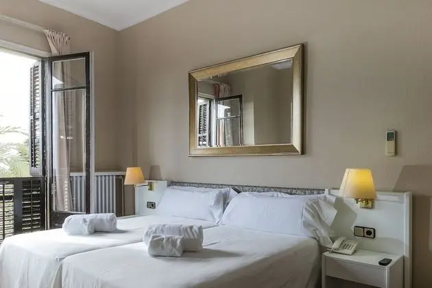 Tek Büyük veya İki Ayrı Yataklı Oda, Teras