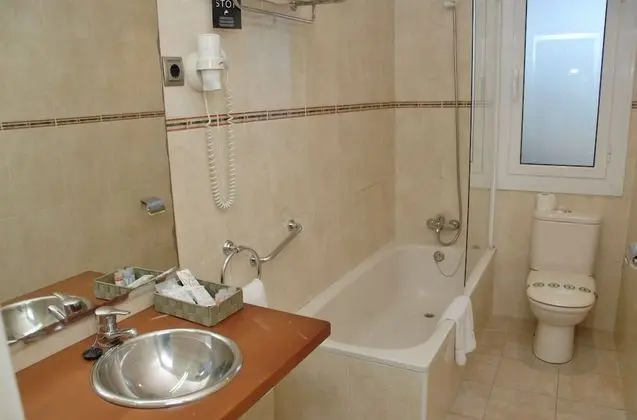 Tek Büyük veya İki Ayrı Yataklı Oda, Teras