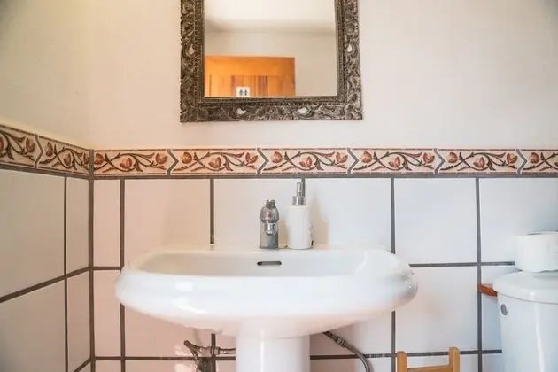 Tek Büyük Yataklı Oda, Ortak Banyo (1)