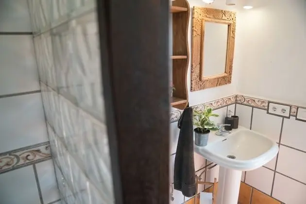 Tek Büyük Yataklı Oda, Ortak Banyo
