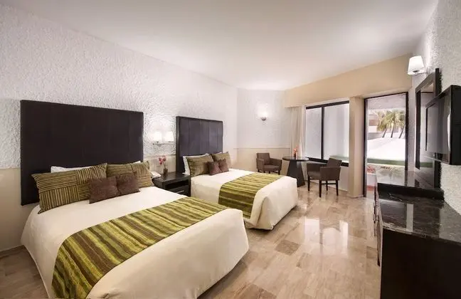 Oda, Havuz Manzaralı