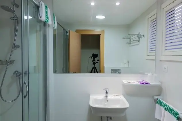 Tek Büyük veya İki Ayrı Yataklı Oda, Balkon