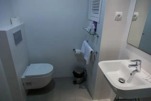 Tek Büyük veya İki Ayrı Yataklı Oda, Balkon