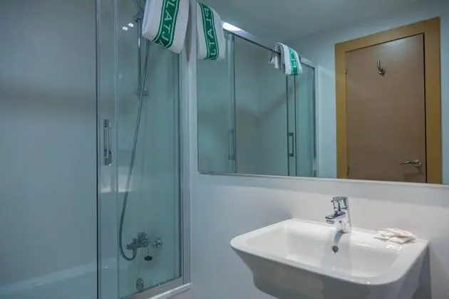 Tek Büyük veya İki Ayrı Yataklı Oda, Balkon