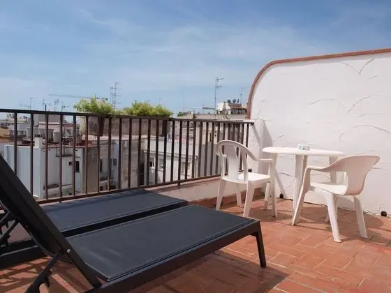 Tek Büyük Yataklı Oda, Havuz Manzaralı (Atic)