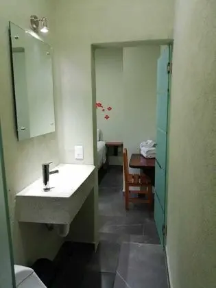 Basic Oda, 1 Büyük (Queen) Boy Yatak, Özel Banyo