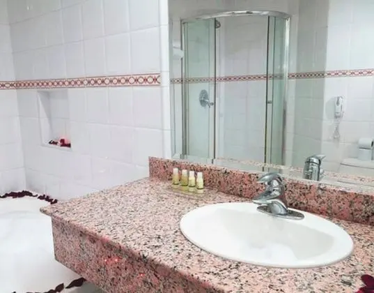 Üç Kişilik Oda