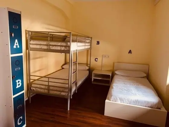 Üç Kişilik Oda, Ortak Banyo