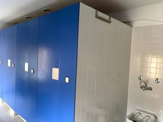 Üç Kişilik Oda, Ortak Banyo