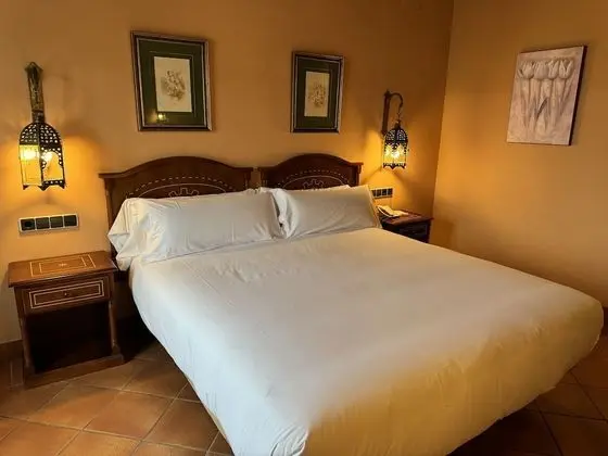 Büyük Yataklı Tek Kişilik Oda