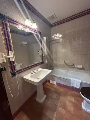 Büyük Yataklı Tek Kişilik Oda