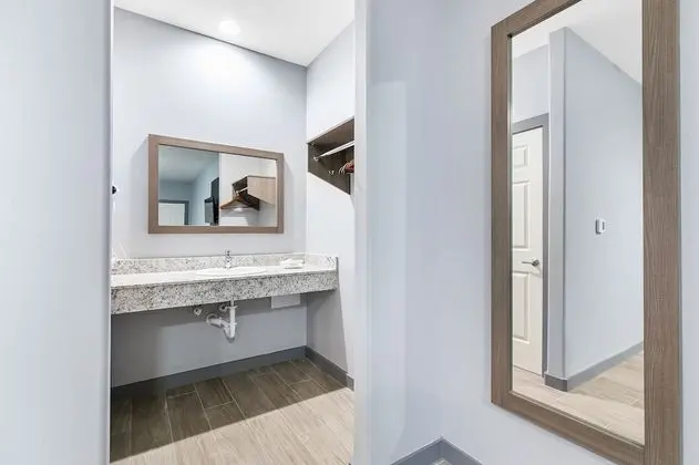 Basic Tek Büyük Yataklı Oda, 2 Çift Kişilik Yatak, Avlu Manzaralı