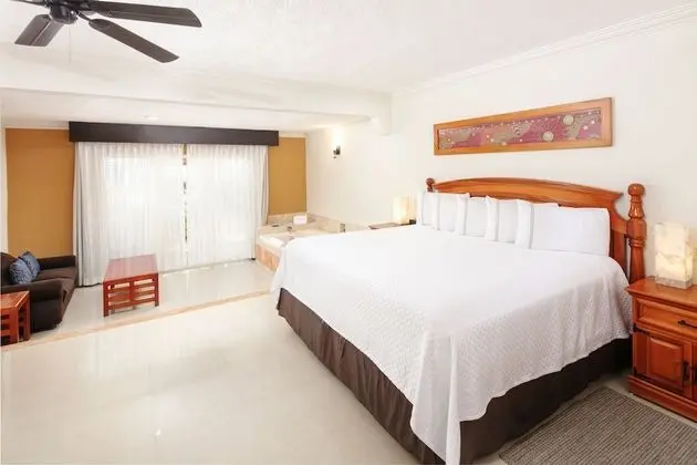 SWIM UP JUNIOR SUITE