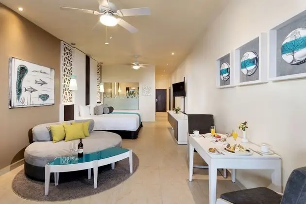 Oceanfront Honeymoon Suite