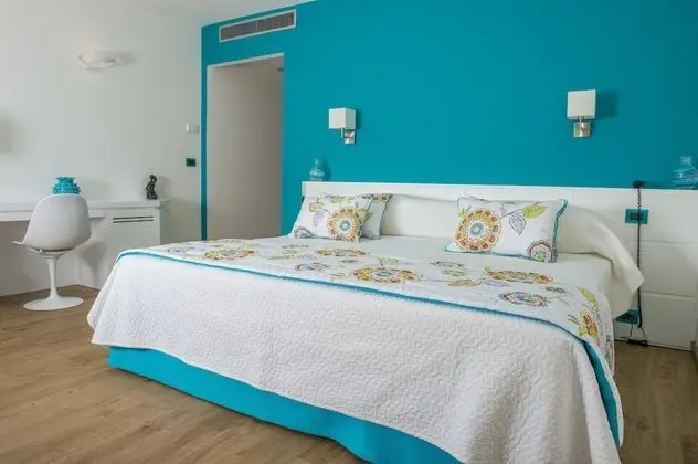 Deluxe Tek Büyük Yataklı Oda, Veranda, Deniz Manzaralı