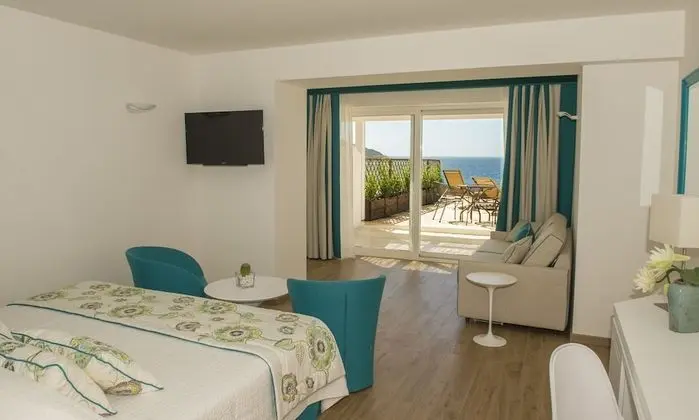 Deluxe Tek Büyük Yataklı Oda, Veranda, Deniz Manzaralı