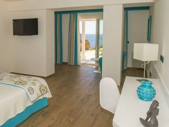 Deluxe Tek Büyük Yataklı Oda, Veranda, Deniz Manzaralı
